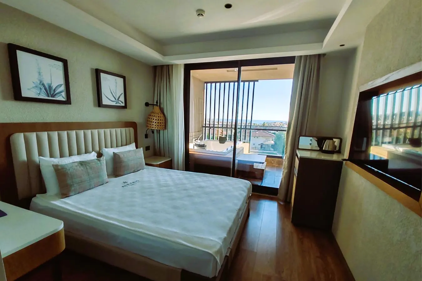 Honeymoon Room with Jacuzzi